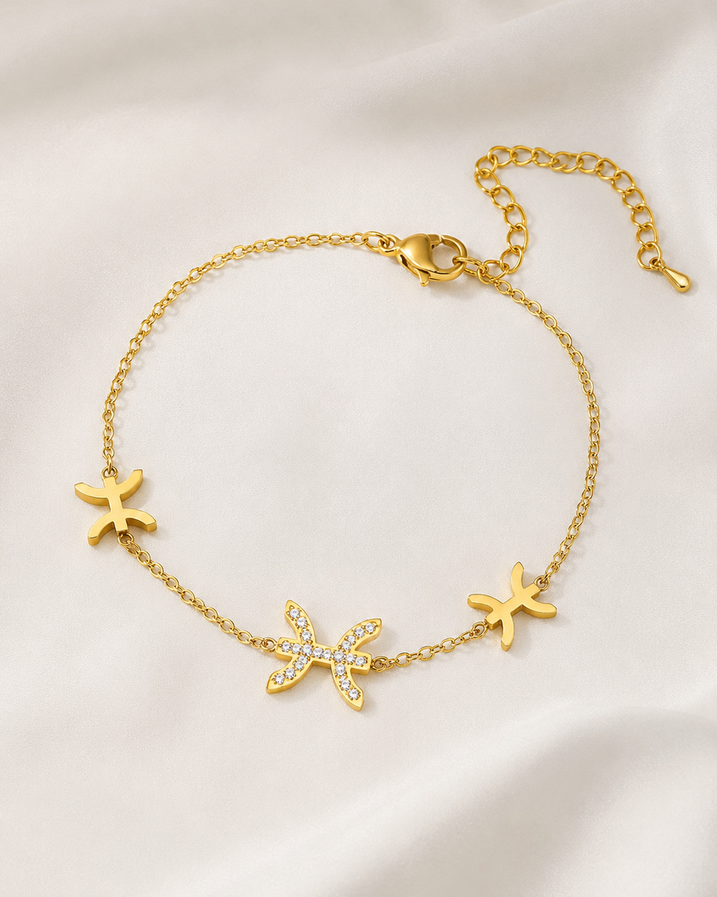 Bracelet fin doré motif berbère / amazigh avec strass