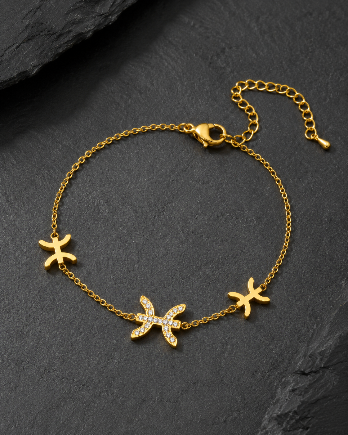 Bracelet fin doré motif berbère / amazigh avec strass