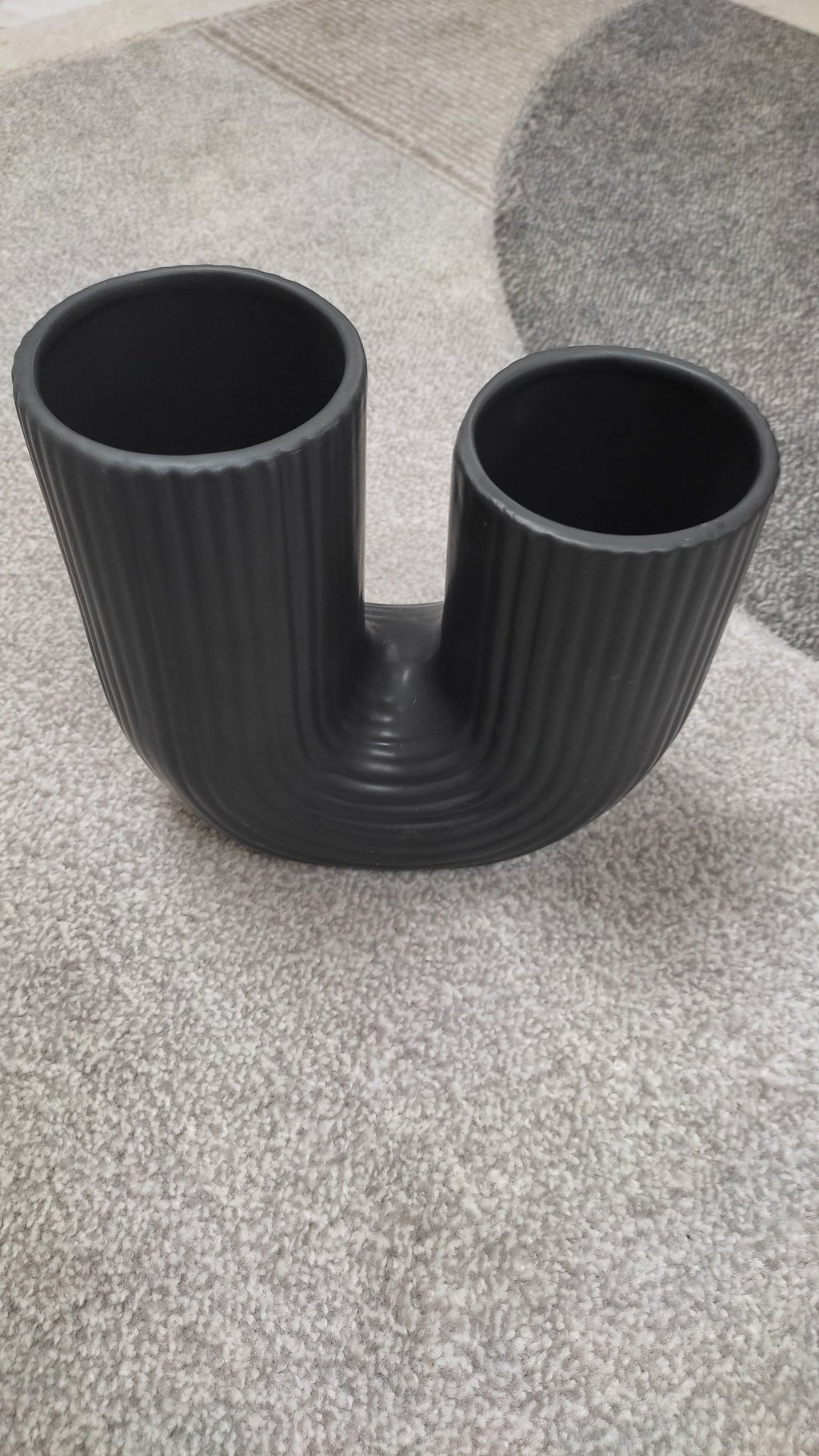 Vase en forme de U couleur noir - Ninja_Store