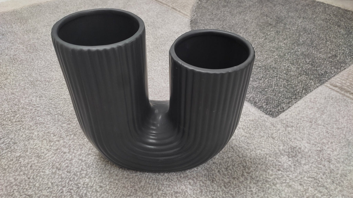 Vase en forme de U couleur noir - Ninja_Store