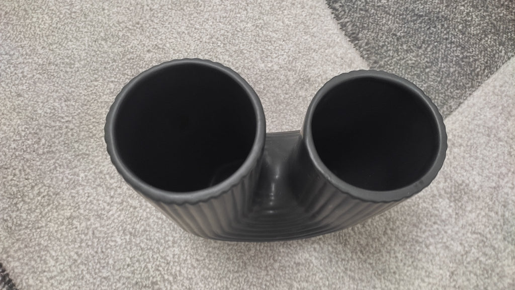 Vase en forme de U couleur noir - Ninja_Store