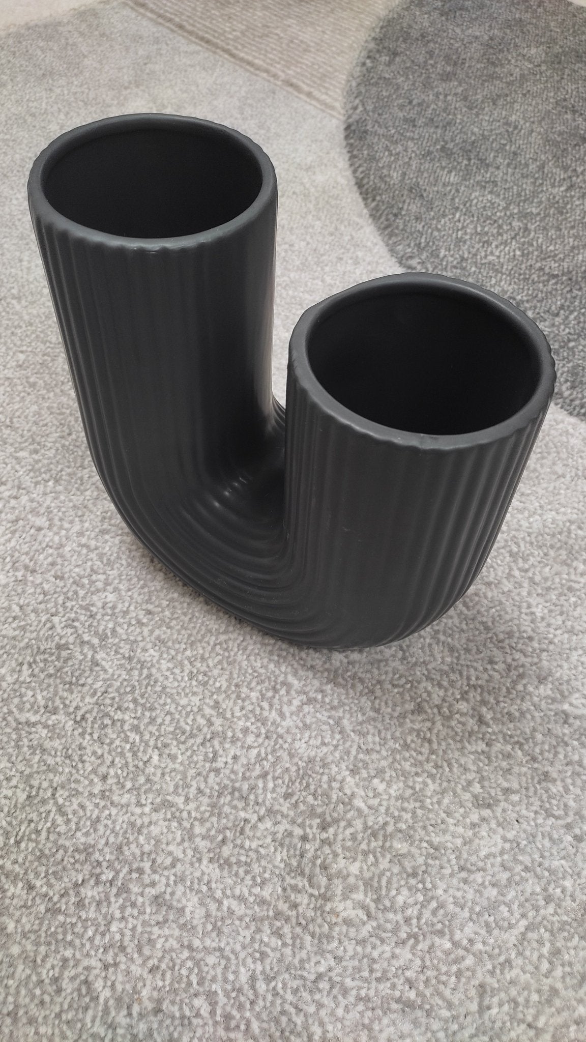 Vase en forme de U couleur noir - Ninja_Store