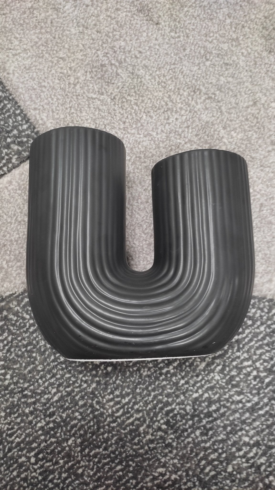 Vase en forme de U couleur noir - Ninja_Store