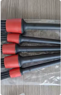 Pinceaux souples de detailing automobile noir et rouge